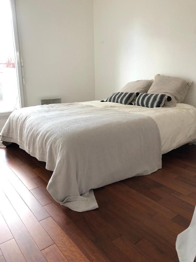 Bel Appartement Avec Terrasse Pantin Exterior photo